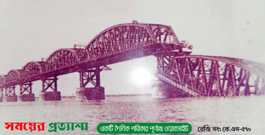 -১৯৭১ সালে পাক হানাদার বাহিনী কুষ্টিয়ার ভেড়ামারা হার্ডিঞ্জ ব্রীজে বোমা মেরে ভেঙ্গে দিয়ে যোগাযোগ বিচ্ছিন্ন করে দেয়।